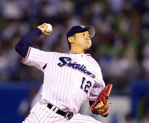 ヤクルト対巨人　7回、ヤクルト2番手で登板し力投する石山（撮影・垰建太）