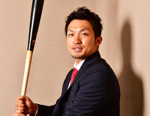 東京五輪の年となり意気込みを語る広島鈴木誠也（撮影・清水貴仁）