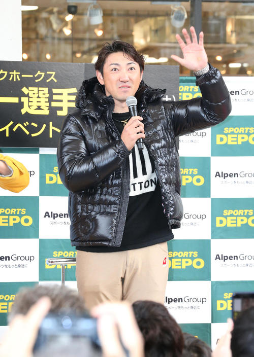 トークショーで笑顔を見せる内川（撮影・栗木一考）