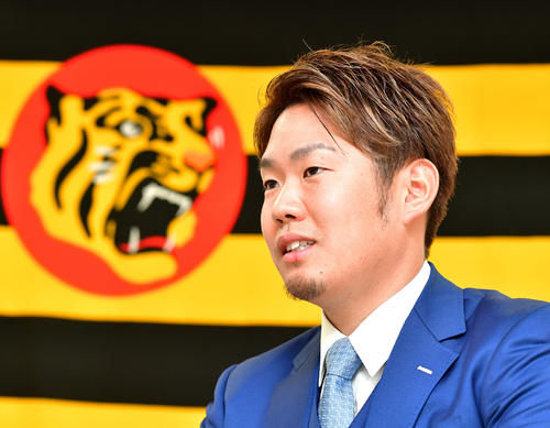 新シーズンに向け質問に答える阪神西勇輝（撮影・清水貴仁）