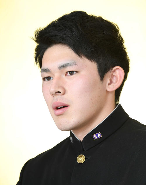 質問に答えるロッテ佐々木朗（撮影・山崎安昭）
