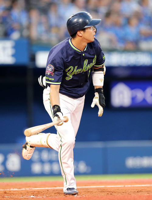 DeNA対ヤクルト　4回表ヤクルト無死一塁、山田哲は左中間本塁打を放つ（19年7月30日撮影）