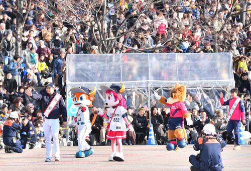 令和2年大阪市消防出初式のパレードに参加するオリックス榊原（撮影・上田博志）