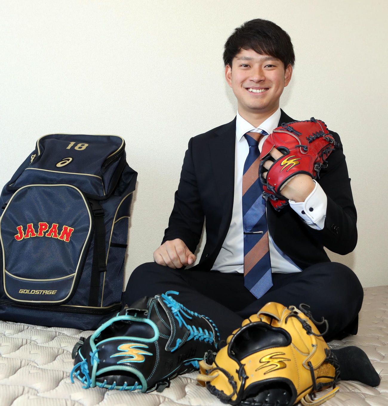 ヤクルト2位吉田が入寮、父営む用品店のグラブ持参 - プロ野球 : 日刊