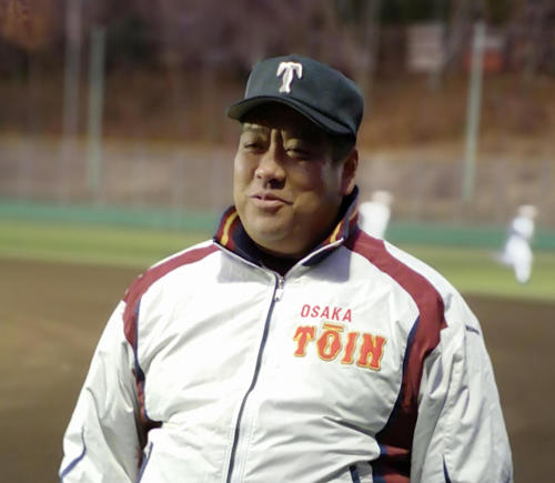 取材を受ける大阪桐蔭西谷監督（撮影・石橋隆雄）