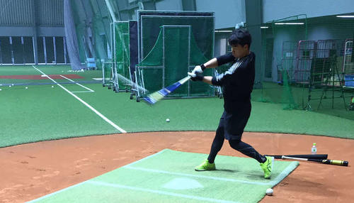 ソフトバンク長谷川はファーム施設一番乗りで自主トレに励む