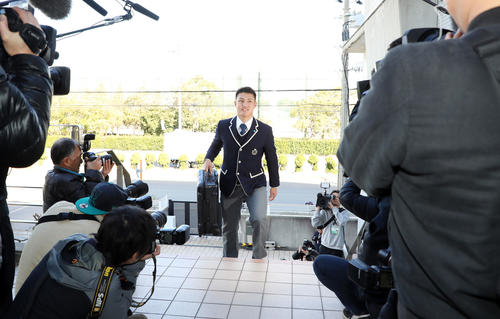 虎風荘に入寮する西純（撮影・加藤哉）
