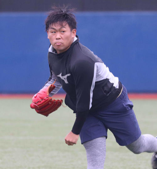 キャッチボールをする巨人田口（撮影・久永壮真）