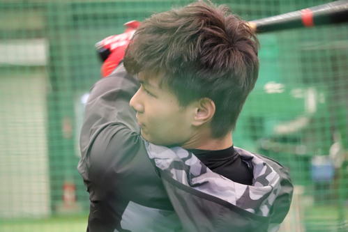 プロ2年目を迎えるロッテ藤原が自主トレを公開（撮影・金子真仁）