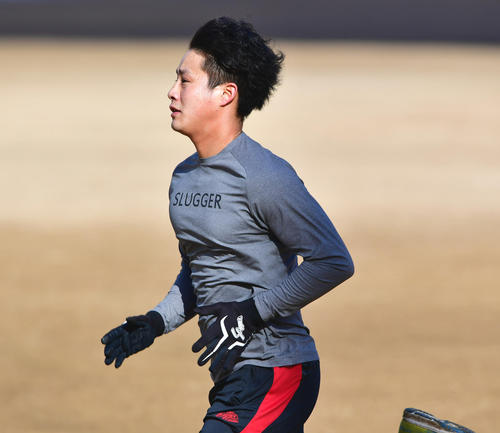 鳴尾浜で練習を行う阪神木浪（撮影・清水貴仁）