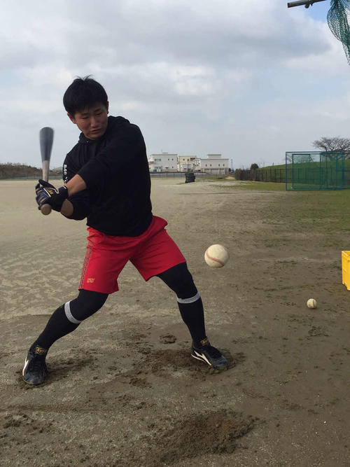 2年目の飛躍に向けソフトバンク野村は自主トレで打撃向上を目指す