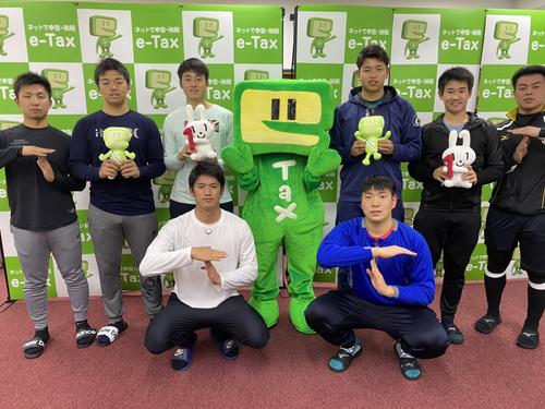 確定申告の研修を受けた巨人の新人8選手（撮影・久永壮真）