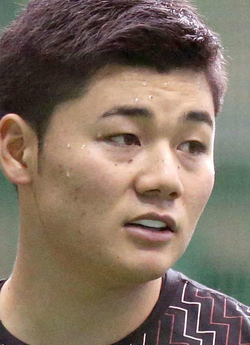 マウスピースをして打撃練習する日本ハム清宮（撮影・黒川智章）