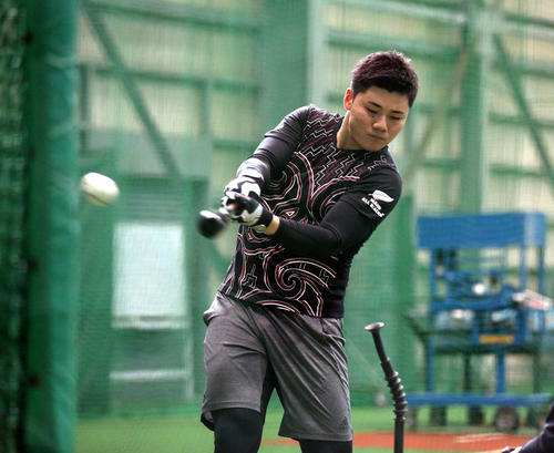 ティー打撃する日本ハム清宮（撮影・黒川智章）