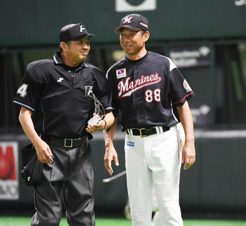 ロッテ鳥越ヘッドコーチ（右）（2019年9月9日撮影）