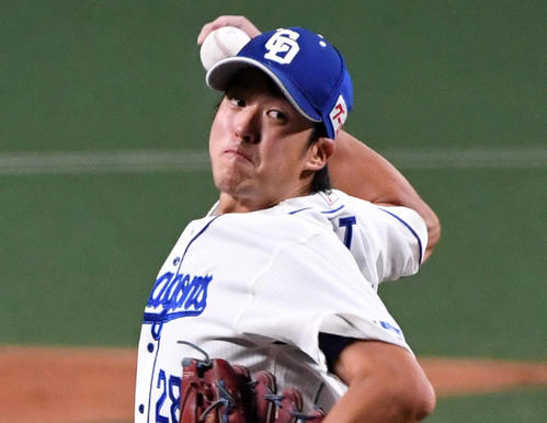 19年8月、先発する中日梅津