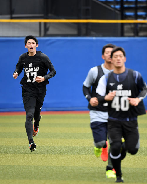 12分間走で先頭を追うロッテ佐々木朗（撮影・横山健太）