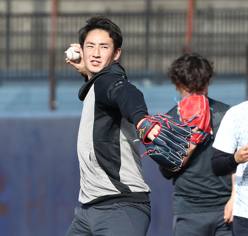 送球練習する日本ハム望月（撮影・黒川智章）