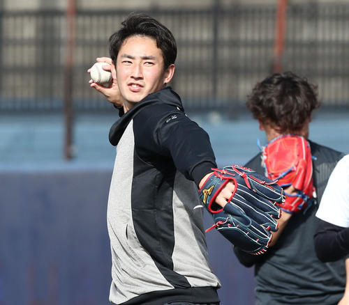 送球練習する日本ハム望月（撮影・黒川智章）