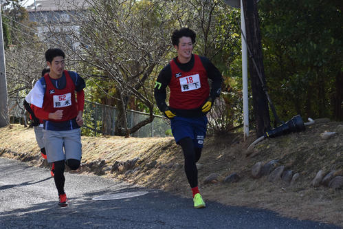 坂道ダッシュで余裕の表情をみせる広島ドラフト1位・森下