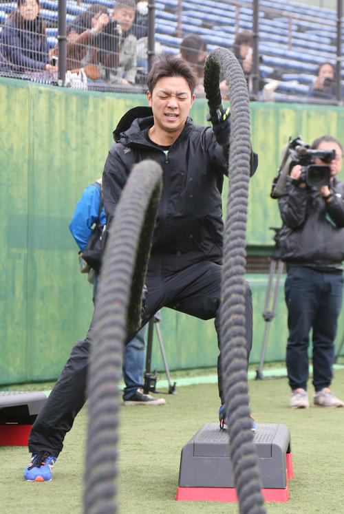 サーキットトレで汗を流す田城（撮影・栗木一考）