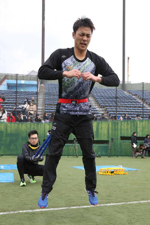 サーキットトレで汗を流す田城（撮影・栗木一考）