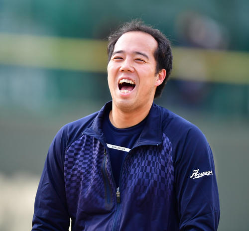 鳴尾浜で練習を行う青柳晃洋（撮影・清水貴仁）