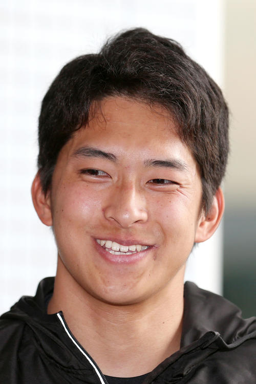 練習を終え記者たちに話す奥山（撮影・上山淳一）