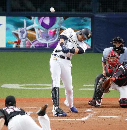 19年7月3日、オリックス・モヤは右越え本塁打を放つ（撮影・加藤哉）