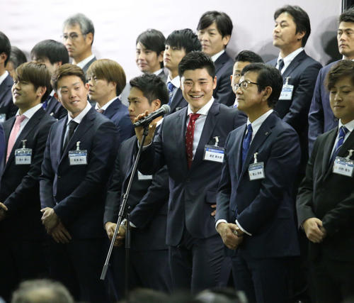ファンからの質問に笑顔で答える日本ハム清宮（撮影・田中彩友美）