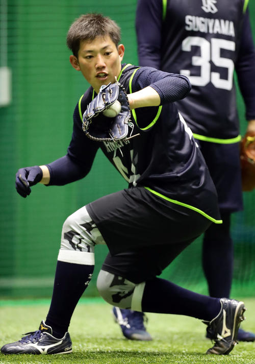 ノックを受ける大西（撮影・浅見桂子）