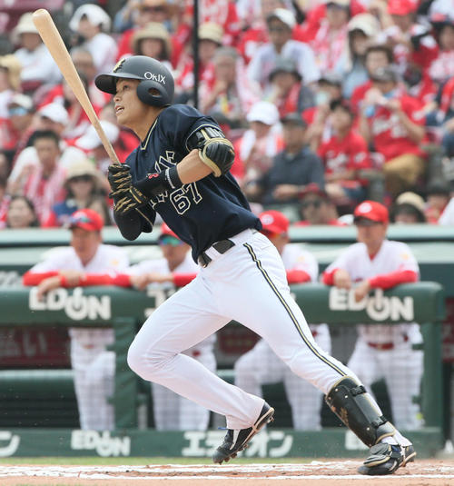 19年6月、広島戦の6回に2点左前適時打を放つ中川