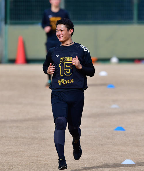 スプリント練習を行う西純矢（撮影・清水貴仁）