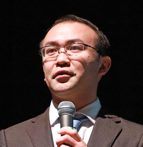 講演する坂田淳氏（撮影・中島郁夫）