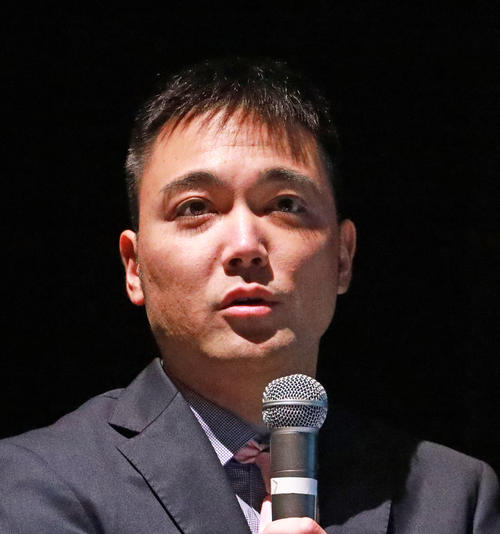 講演する吉田干城氏（撮影・中島郁夫）