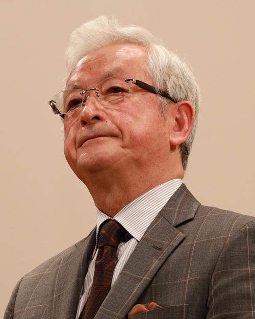 講演する山中正竹氏（撮影・中島郁夫）