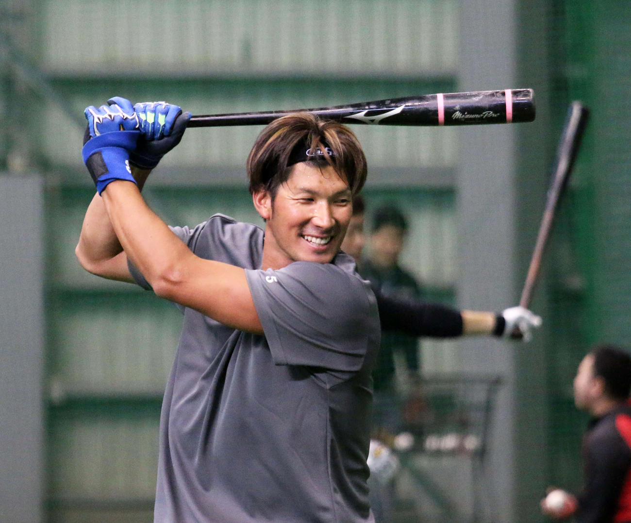 ティー打撃を行う日本ハム大田（撮影・木下大輔）