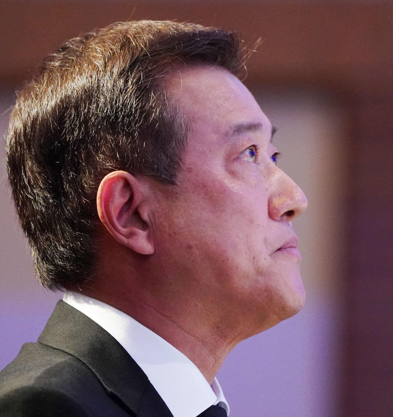 「金田正一お別れの会」でお別れの言葉を述べ、目に涙をためる巨人原監督（撮影・加藤諒）