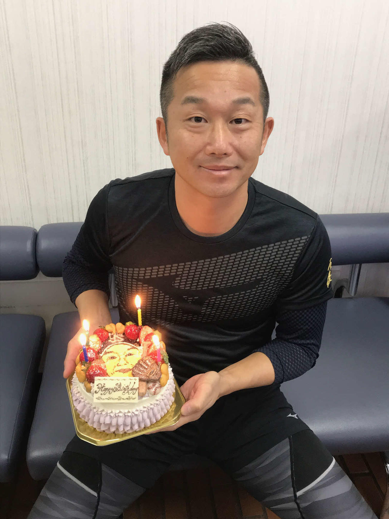 22日に40歳の誕生日を迎えたヤクルト石川（撮影・保坂恭子）