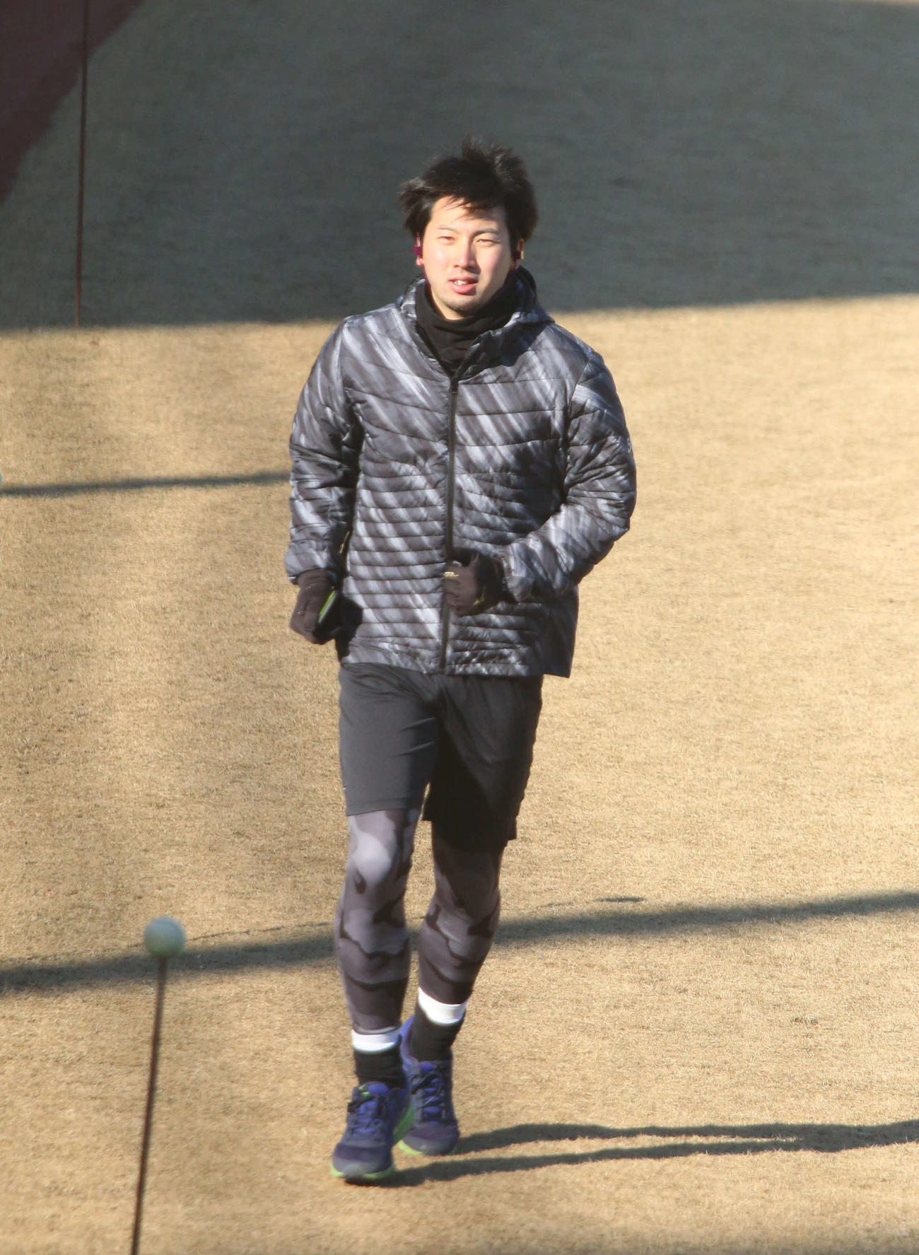 鎌ケ谷で自主トレを行った日本ハム鈴木遼（撮影・木下大輔）