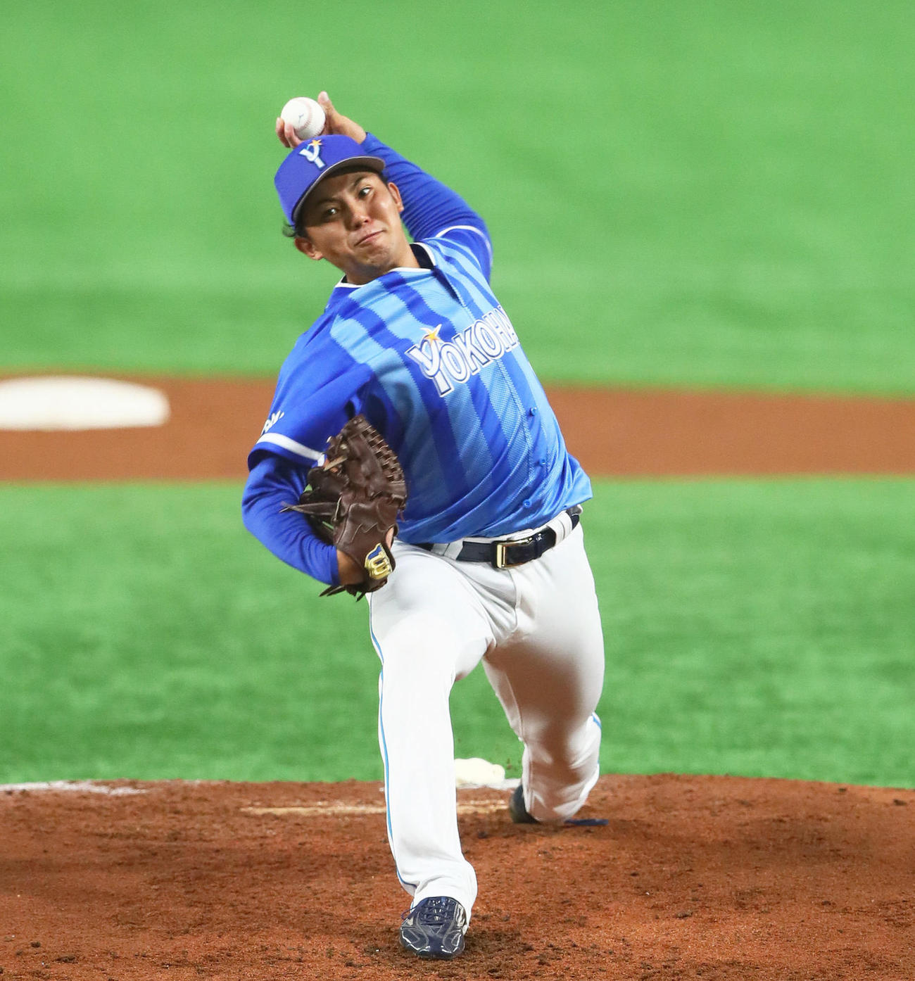 19年8月、力投するDeNA東