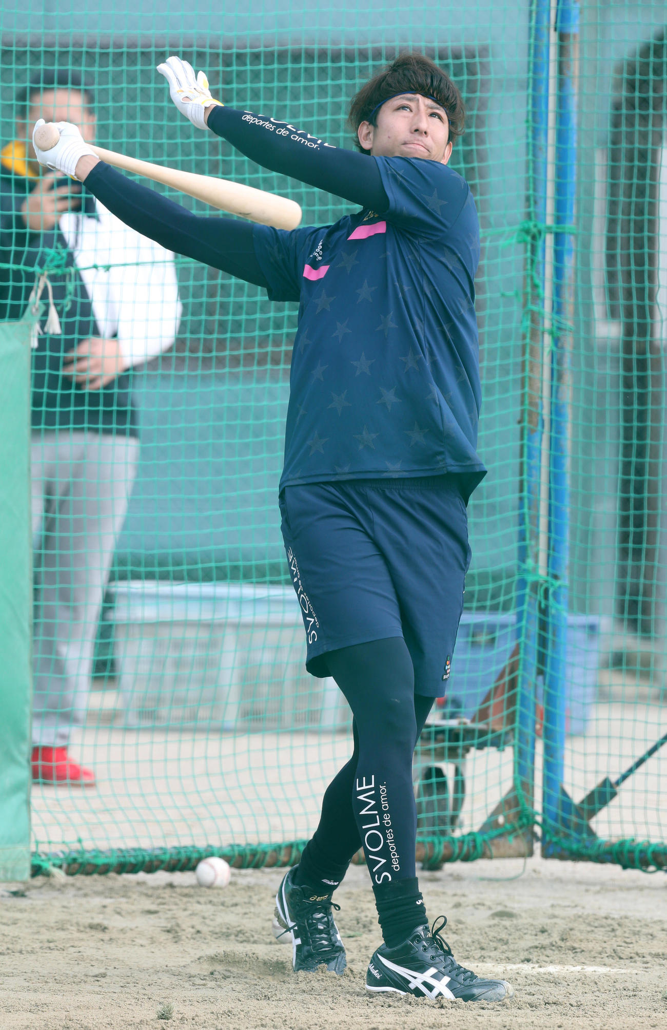 自主トレでフリー打撃を行うロッテ福田秀平　（撮影・菊川光一）