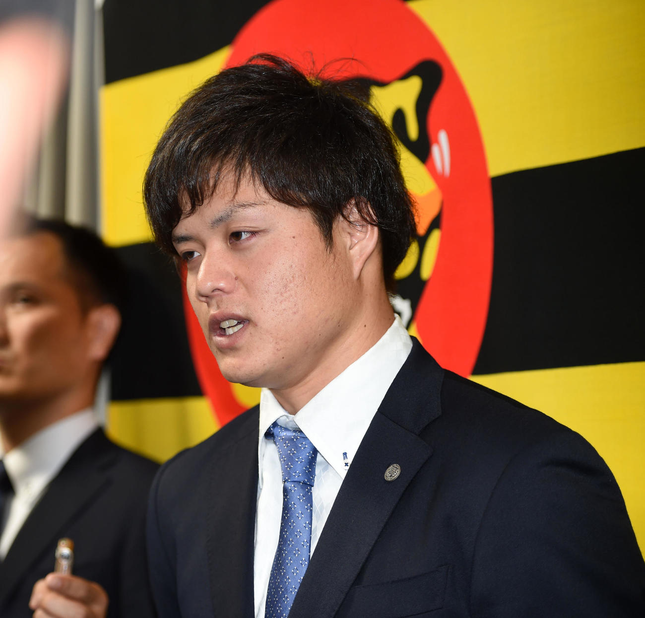 一連の問題について会見する守屋（撮影・前岡正明）
