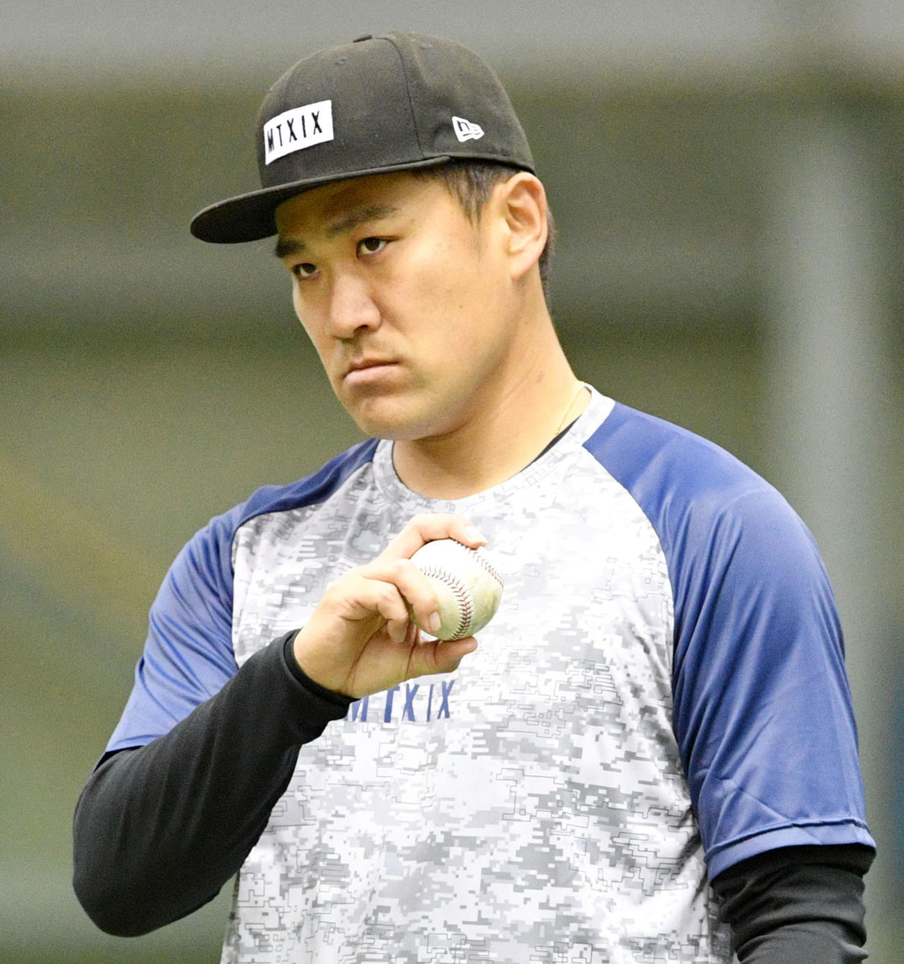 自主トレーニングのキャッチボールで球種を伝えるヤンキース田中（撮影・滝沢徹郎）