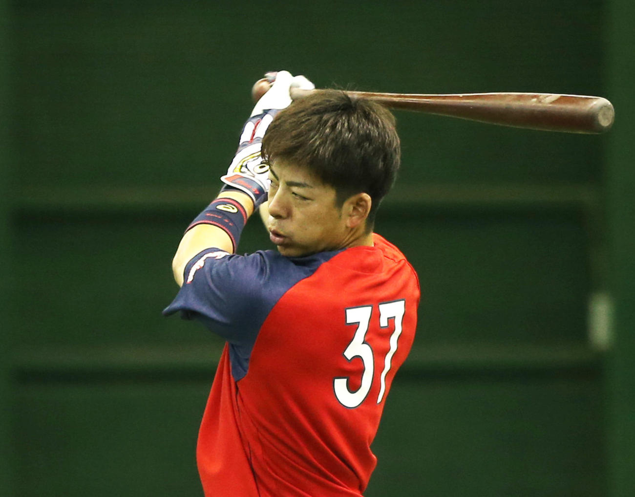 打撃練習を行う広島野間峻祥（2019年6月15日）