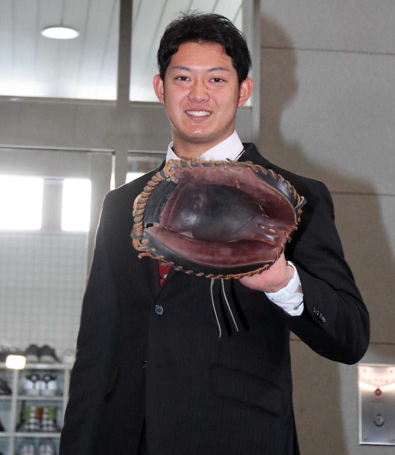 ロッテドラフト2位佐藤都志也捕手（2019年1月8日撮影）