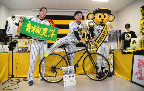 【27.0】 糸原健斗選手 阪神タイガース プロ支給品 スパイク プロ野球 阪神糸原、クロスバイク獲得「スイスイいけそう」 - プロ野球 : 日刊