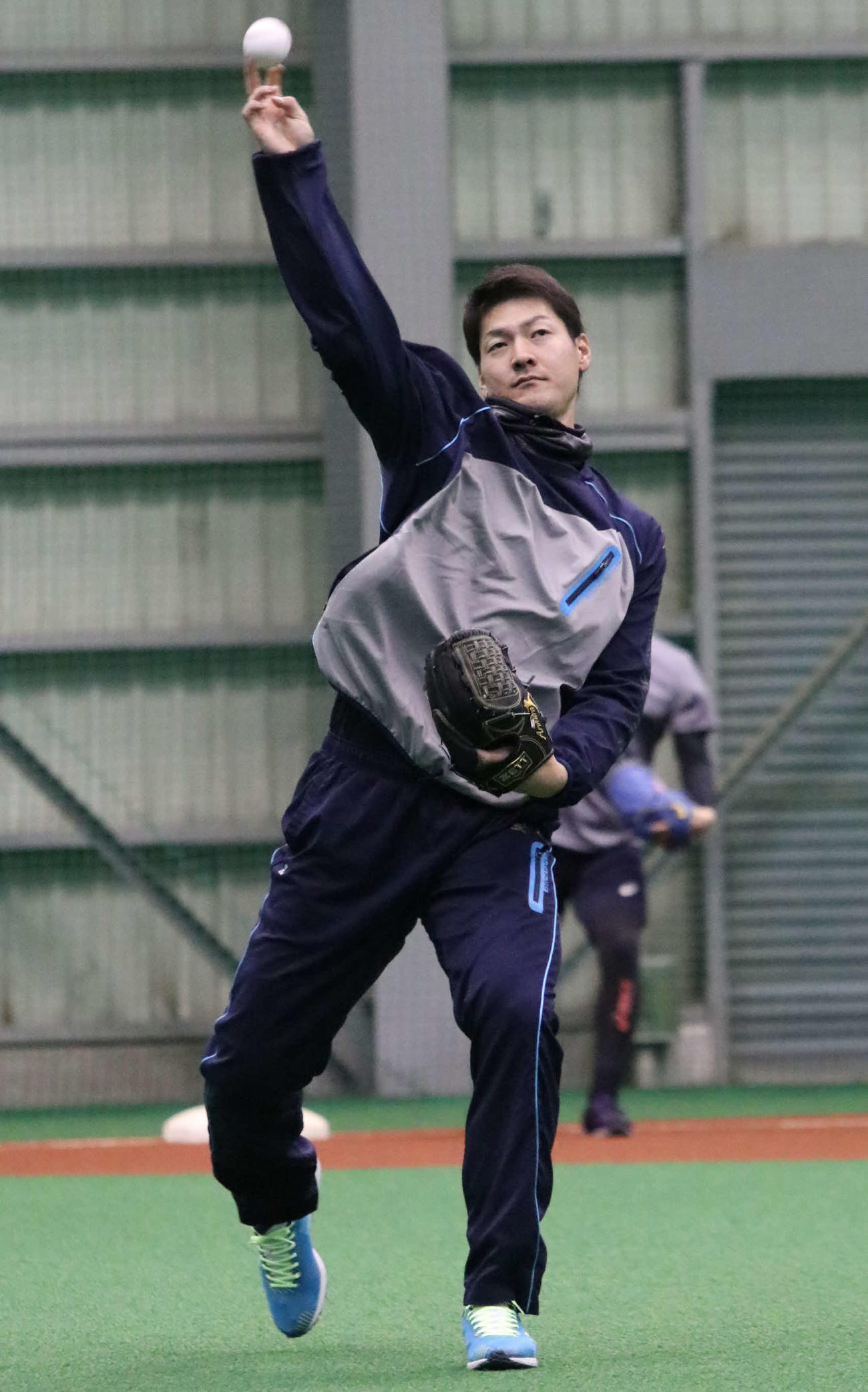 ブルペン入りの前にキャッチボールをする日本ハム有原（撮影・山崎純一）