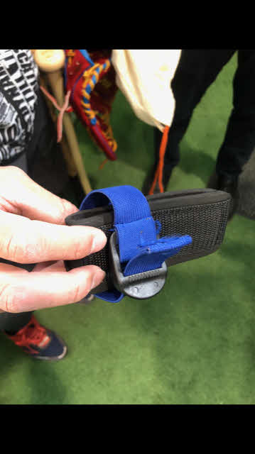巨人増田大がスピードアップのために、両足に装着していた固定のバンド