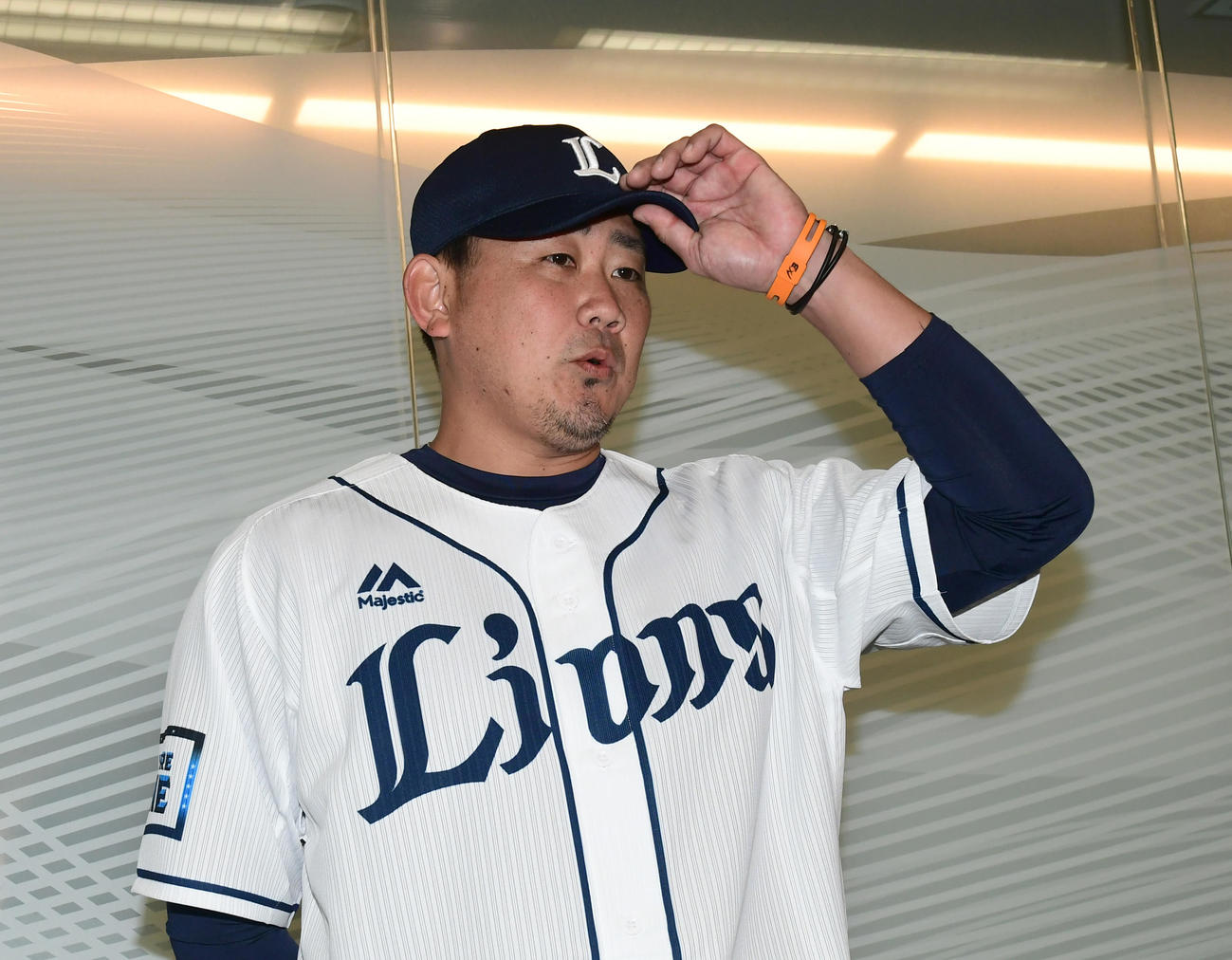 出陣式を前に、囲み会見した松坂大輔投手は、14年ぶりの球団の変わりようを話した（撮影・酒井清司）